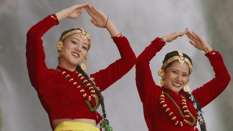 ‘माइतीघर’ सिनेमाको शीर्ष गीतमा उपासना र श्यामाश्रीको आकर्षक नृत्य