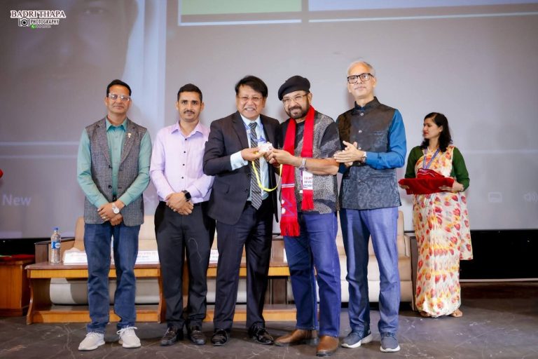 तुलसी घिमिरेसहित १२२ चलचित्रकर्मीलाई परिचयपत्र वितरण