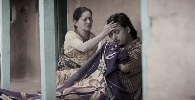 ‘ऋणै ऋणमा डुबे आमा’ : ऋणको पीडाले छोयो नेपाली मन