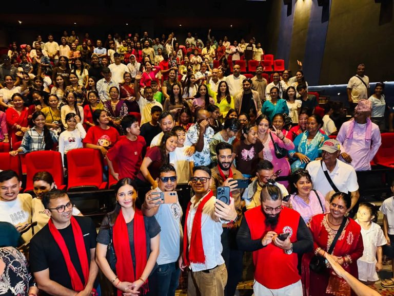 ‘बाः एक योद्धा’ बिहानैदेखि हाउसफुल, दर्शकको चापपछि थपिए शो